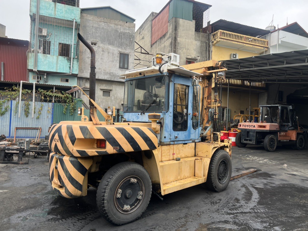 Xe nâng Komatsu FD115T-6